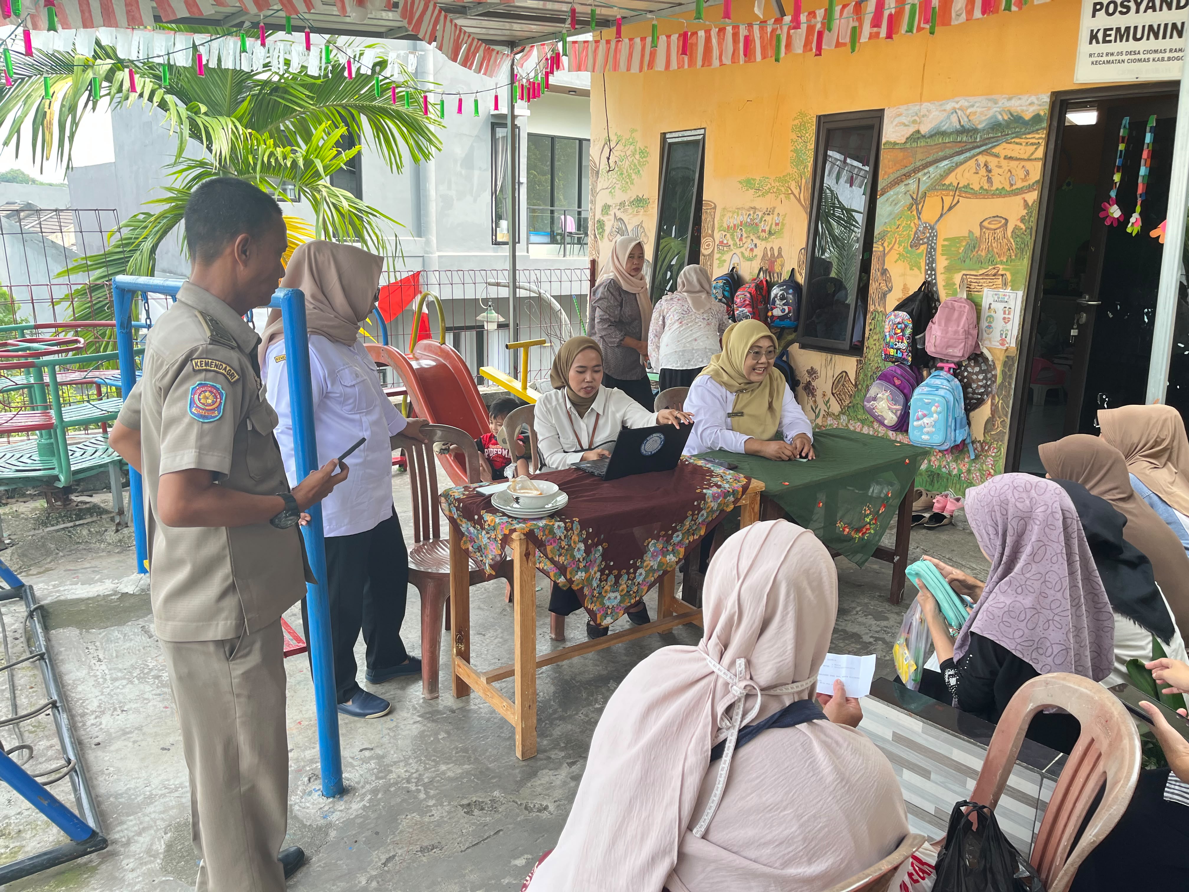 Pendataan Perlinsos dan Aktivasi IKD di RW 005